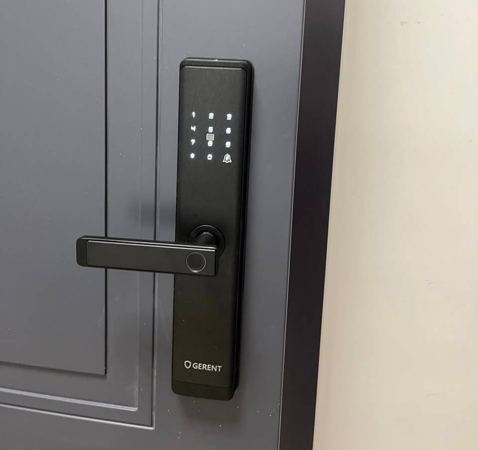 Установленный умный замок gerent v10 в Калининграде